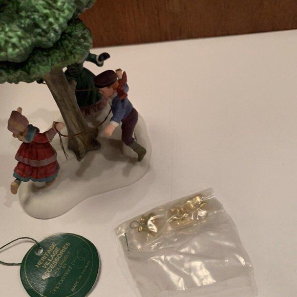 12 Days Of Dickens Village Department 56 Dept 56 A Partridge In A Pear Tree - Picture 5 of 12